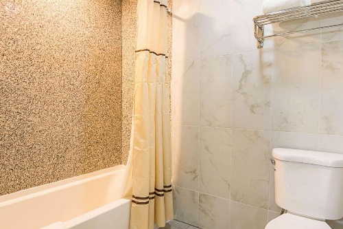 Rodeway Inn & Suites image 10