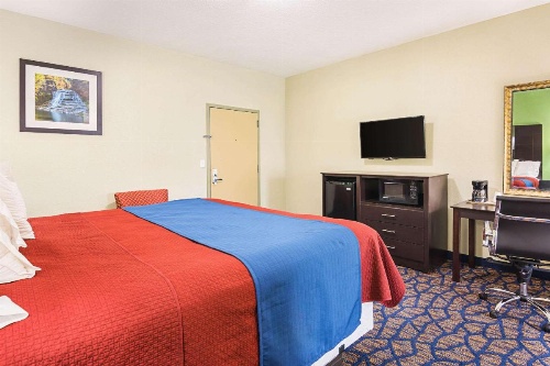 Rodeway Inn & Suites image 16