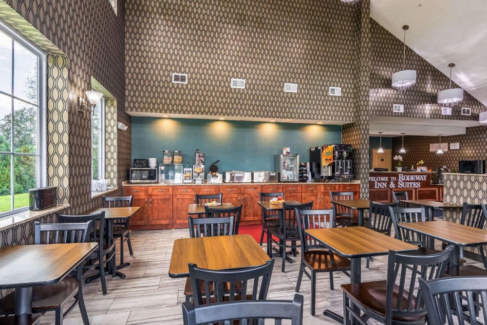 Rodeway Inn & Suites Main image