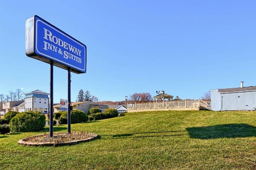 Rodeway Inn & Suites image 6